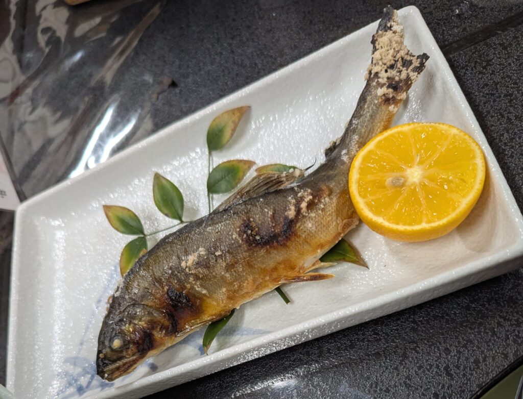 山荘なぎさ　夕食　鮎