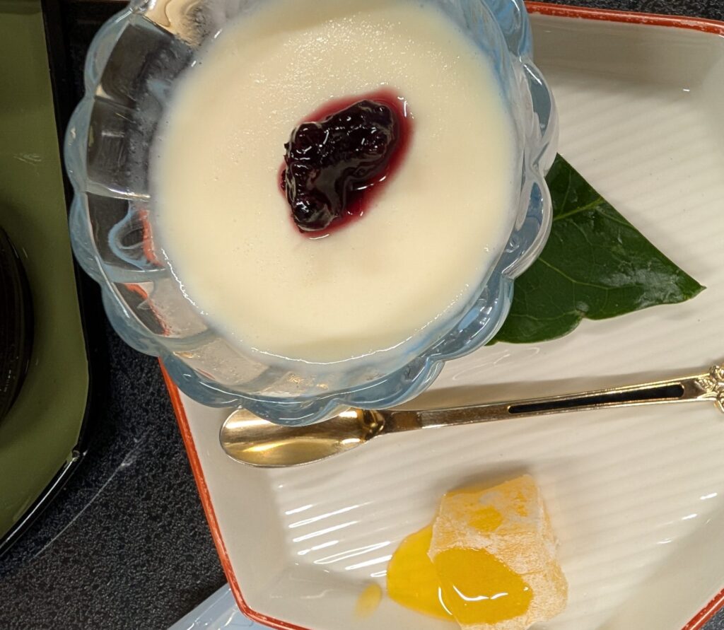 山荘なぎさ　夕食　豆腐デザート