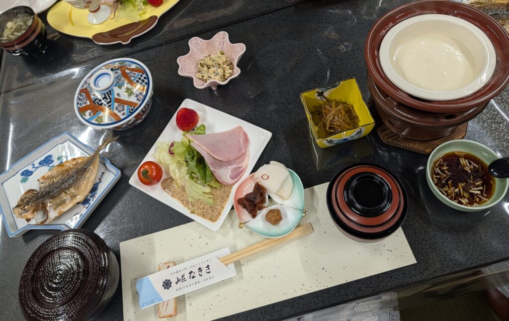 山荘なぎさ　朝食　豆腐