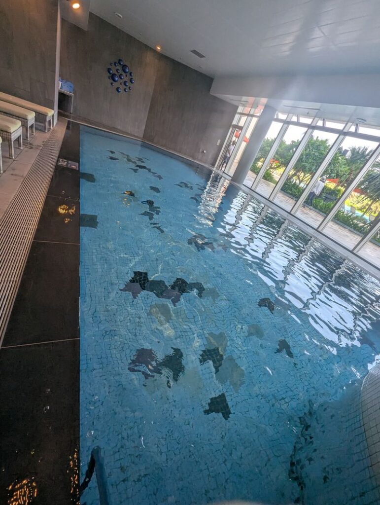 ヒルトン沖縄瀬底リゾート　屋内プール